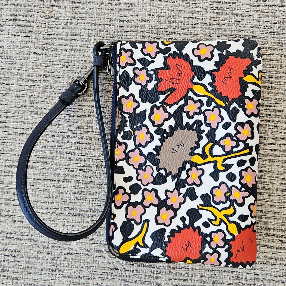 COACH MIXED YANKEE FLORAL PRINT WRISTLET - Picture 2 of 3